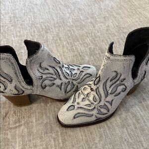 Women's Roper Western Embroidered Ankle Boots Size 5.5